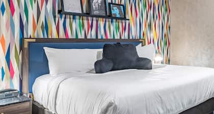 Signature Inn Medford