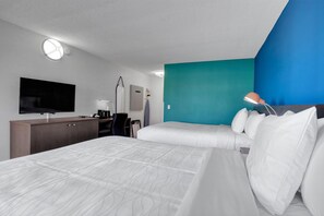 Habitación, 2 camas de matrimonio | Ropa de cama de alta calidad, decoración individual, escritorio