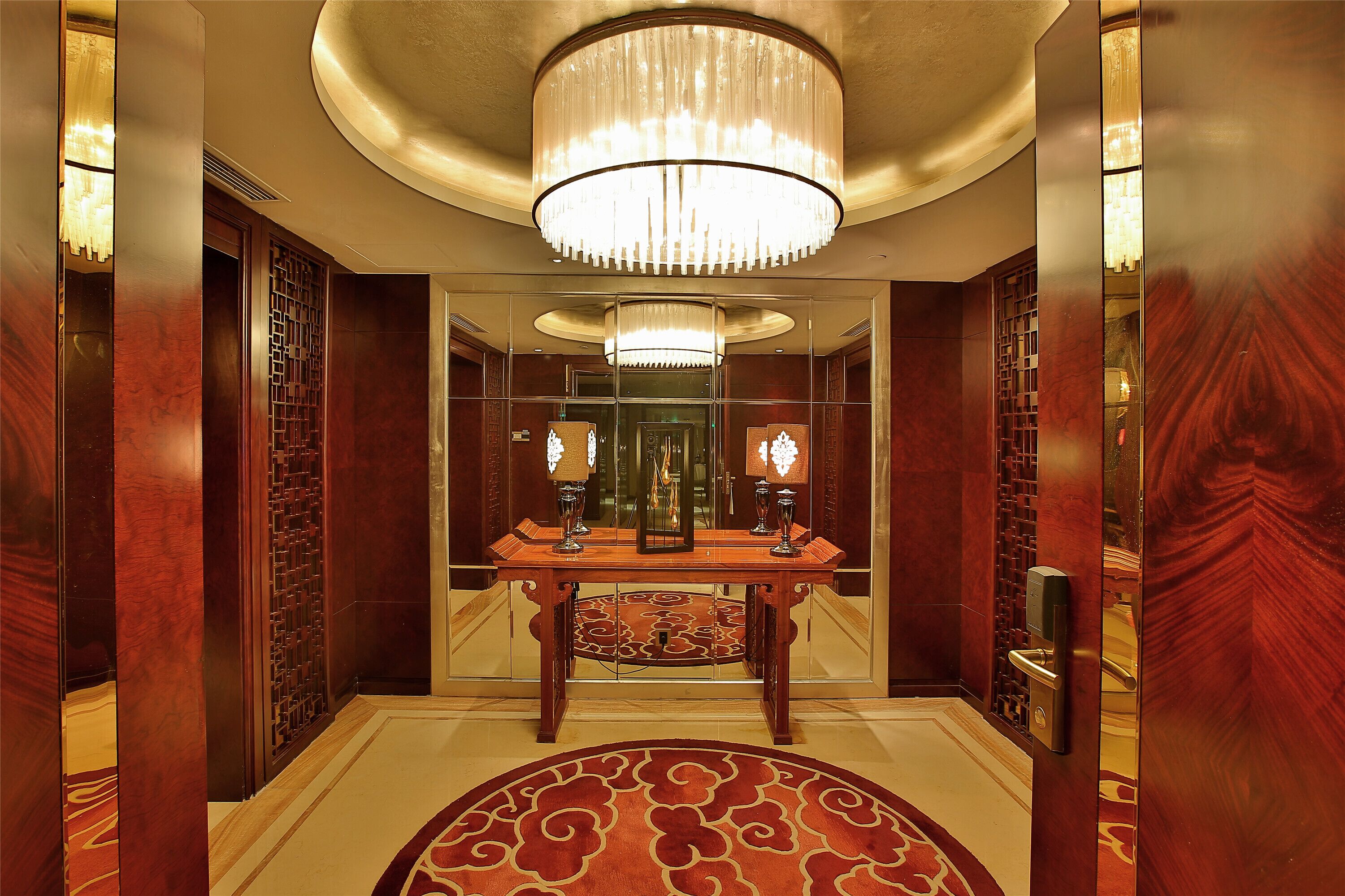 presidential suite, multiple beds | down duvets, minibar, in-room safe, desk