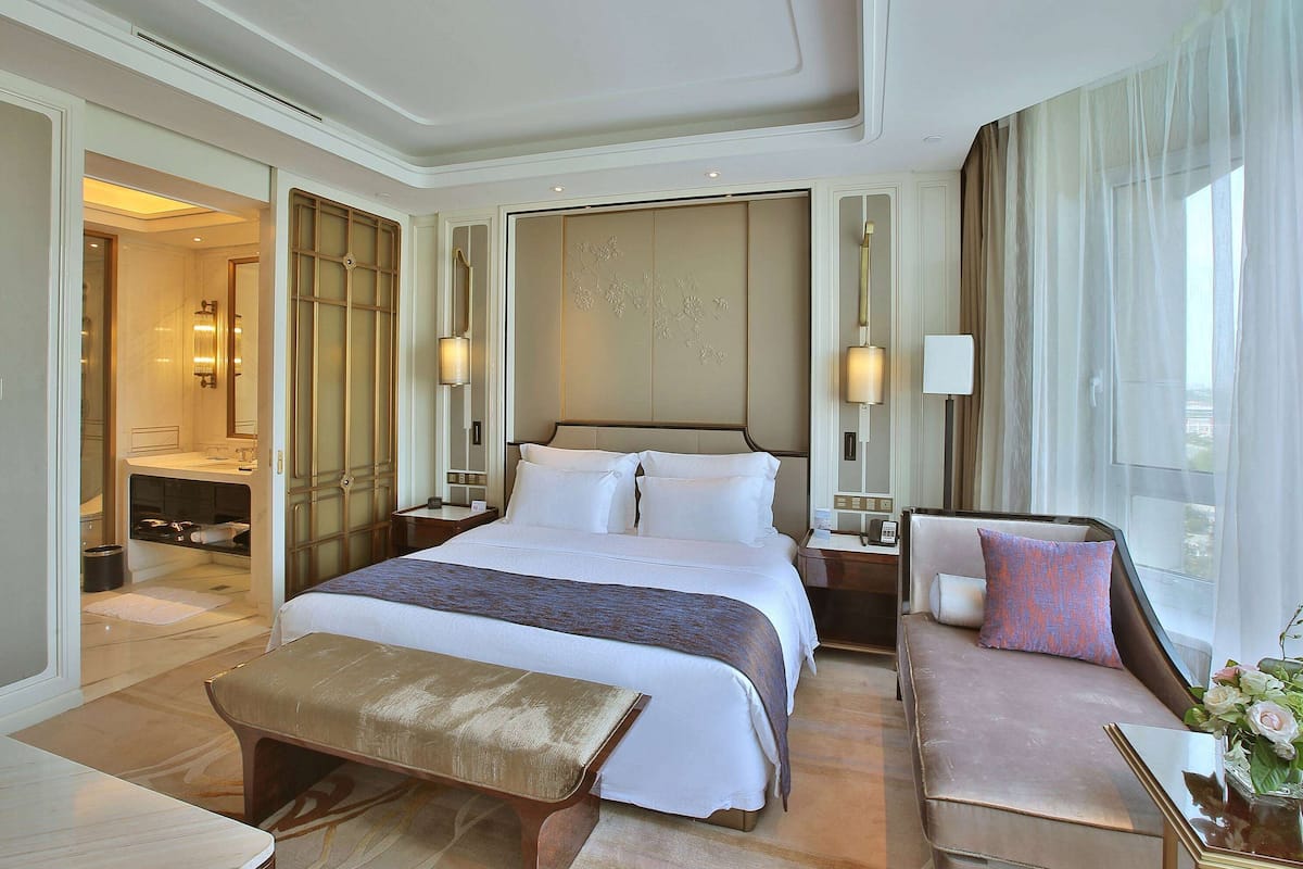 Suite, 1 King Bed, Non Smoking (Elegant)