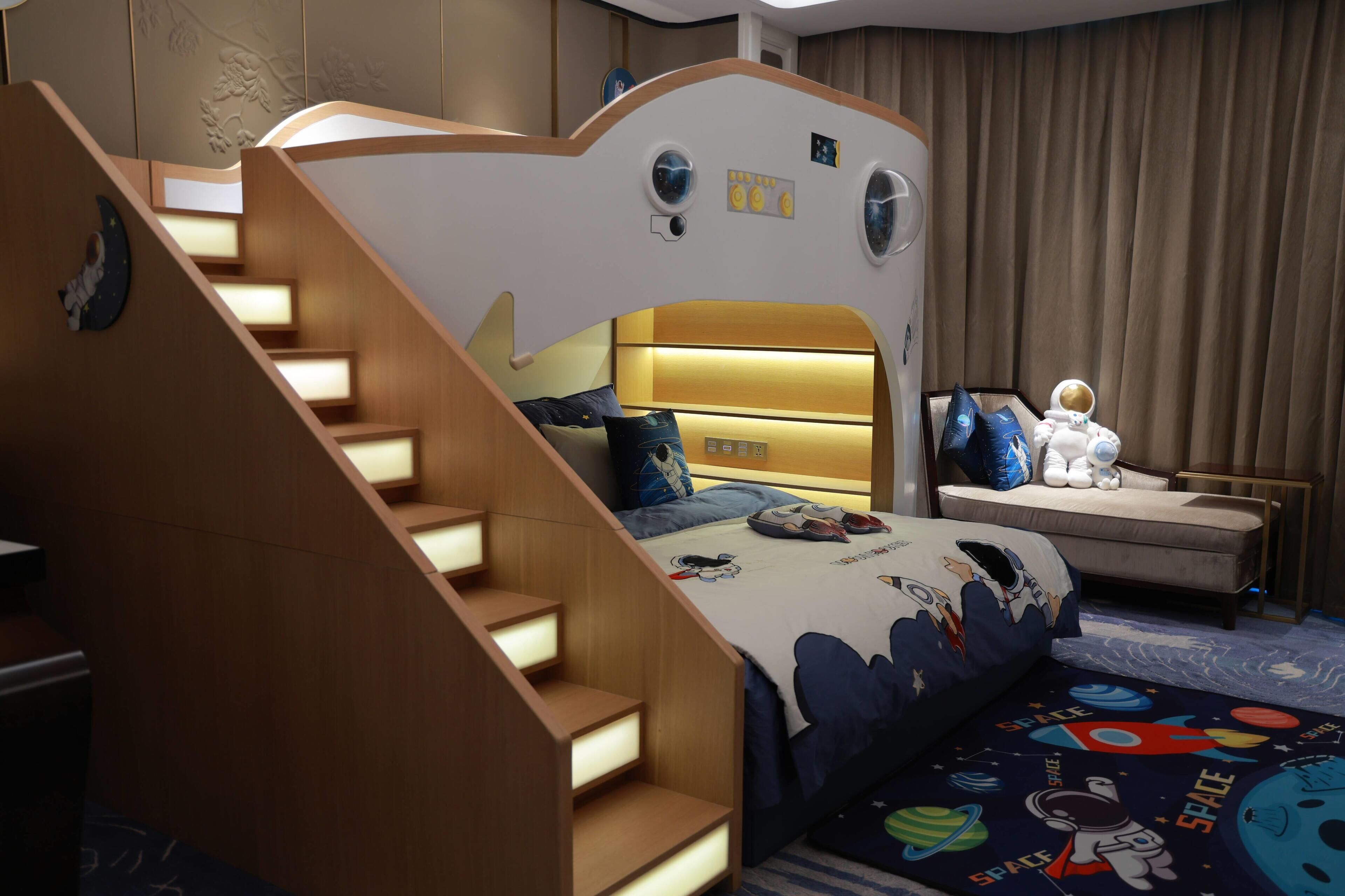 Cubrecamas, minibar, caja de seguridad en la habitación y escritorio 