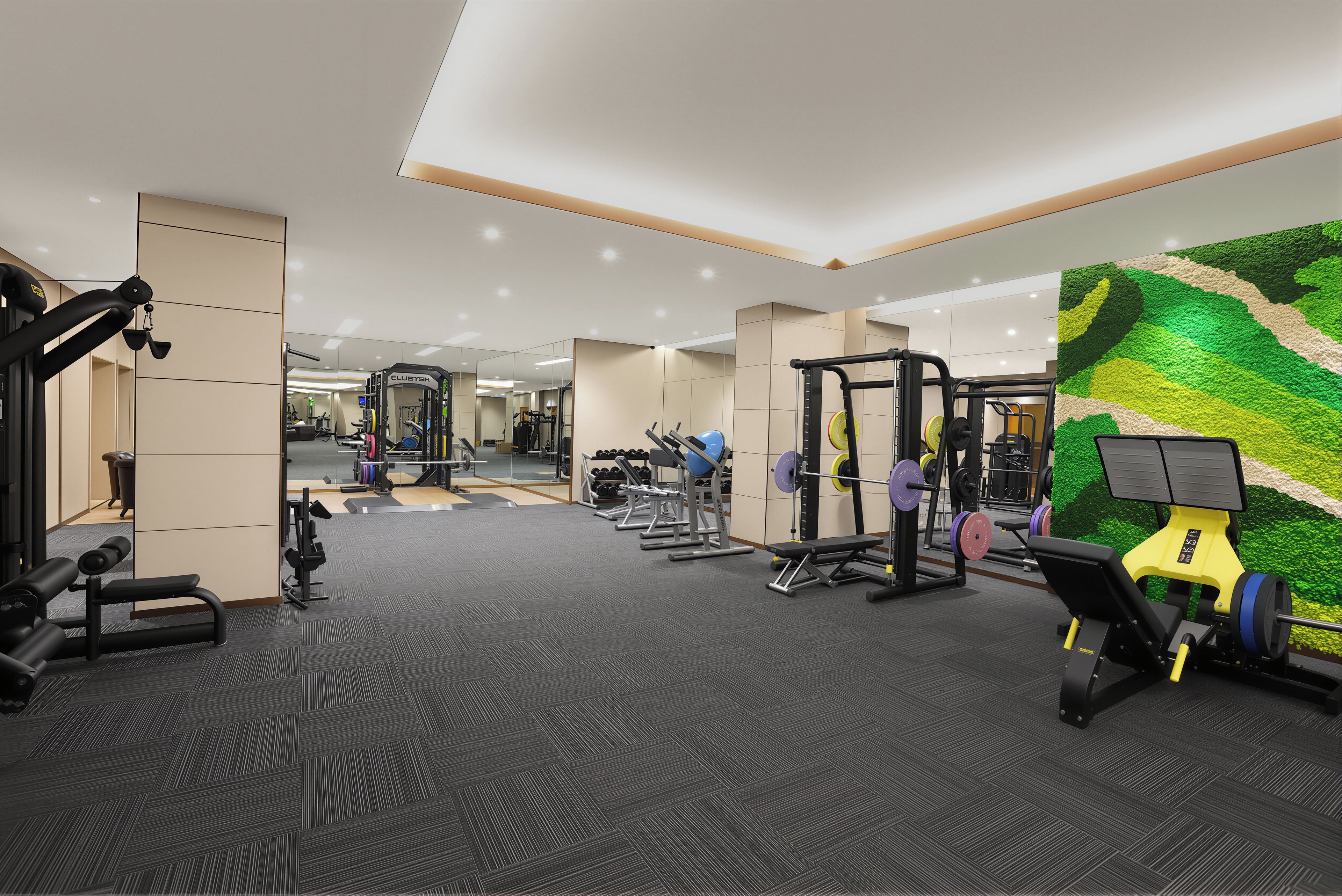 Un gimnasio con diverso equipo de ejercicio, un muro espejado y un diseño de pared verde.