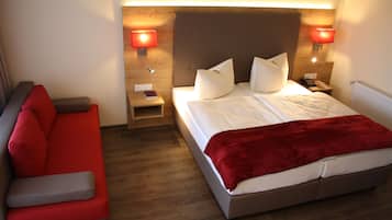 Premium-Doppelzimmer, 1 Doppelbett | 1 Schlafzimmer, Allergikerbettwaren, Zimmersafe, individuell dekoriert