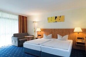 Hypo-allergenic bedding, in-room safe, individually decorated - Hotel St Georg (Bad Aibling)