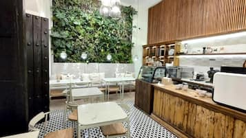 Se sirven desayunos, comidas, cenas y cocina mexicana