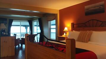 Rom – superior, havutsikt, ved havkanten | Allergitestet sengetøy, individuelt dekorert og skrivebord