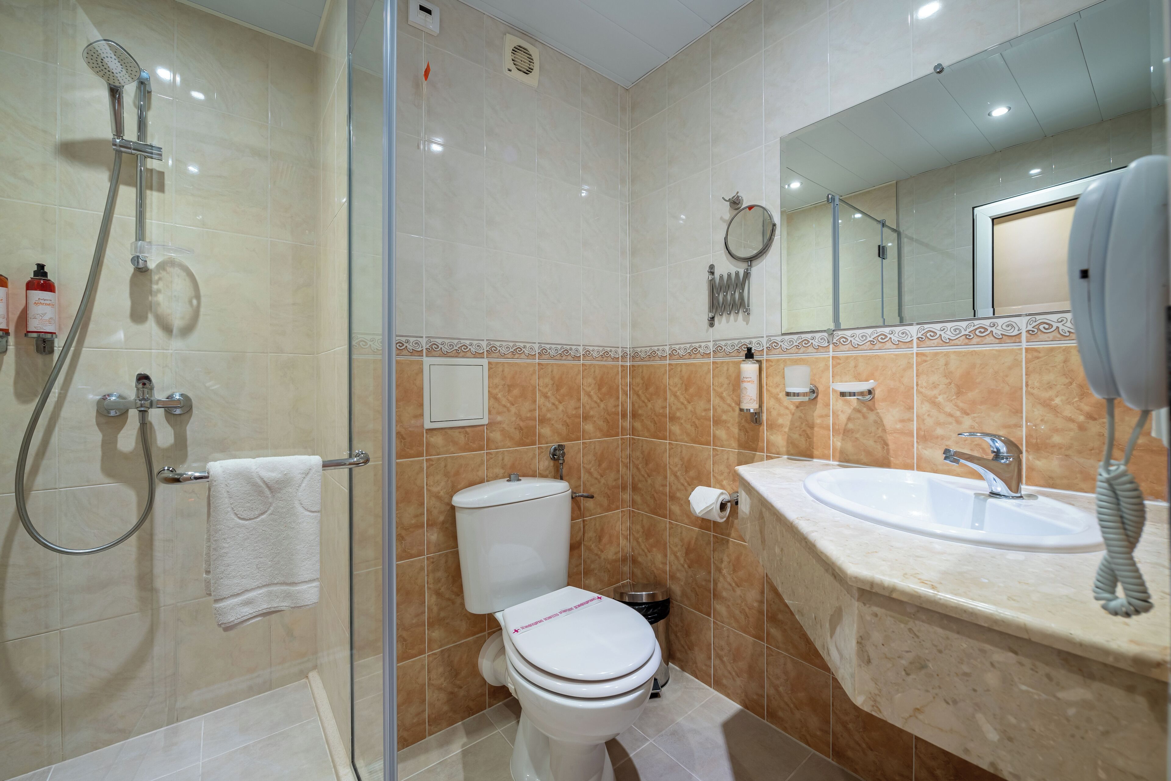 standard double or twin room, balcony, partial sea view | bathroom | shower, towels