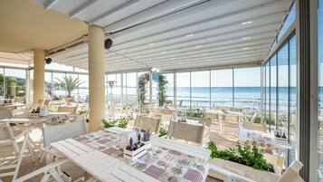 Frühstück, Mittagessen und Abendessen