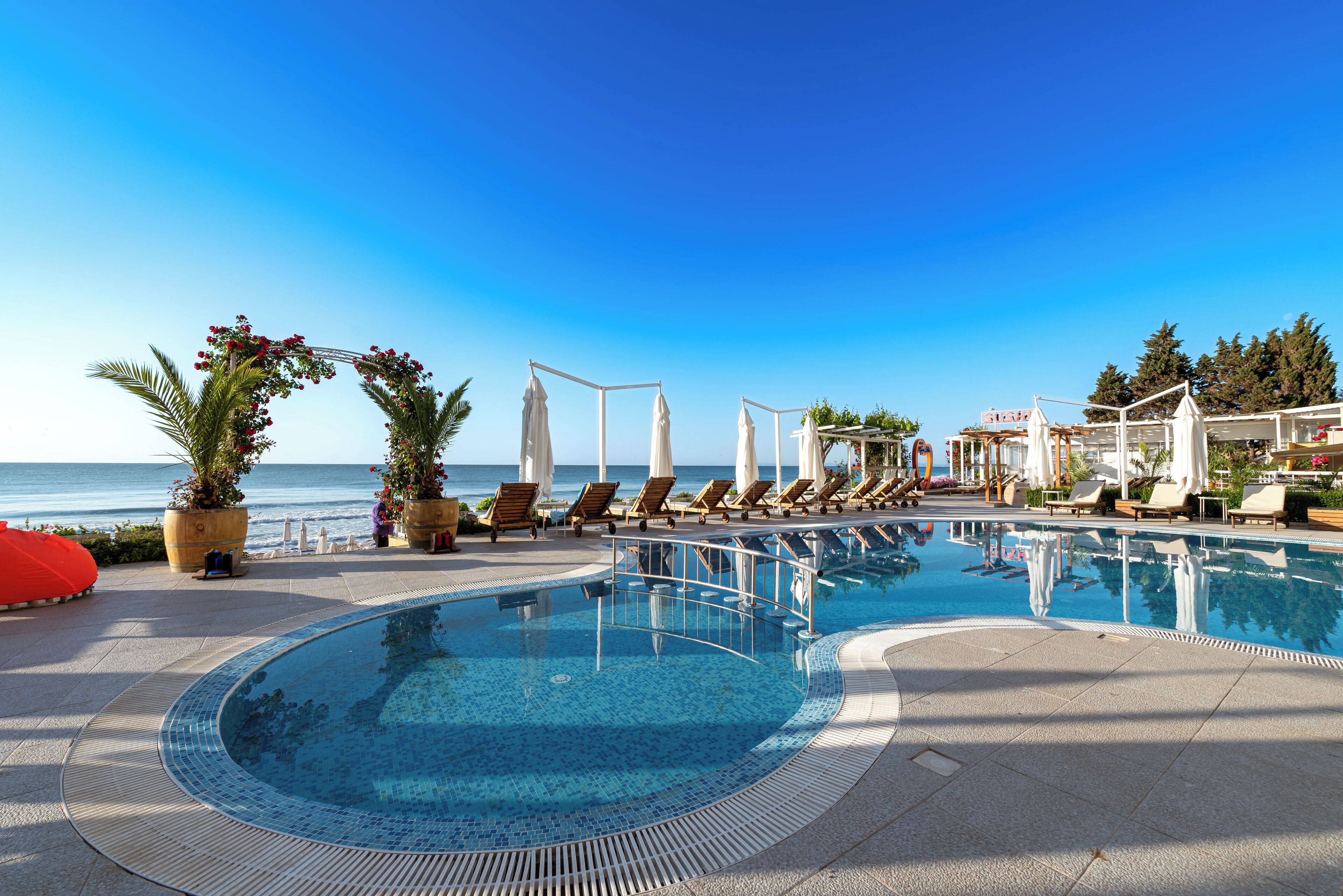 outdoor pool, pool loungers