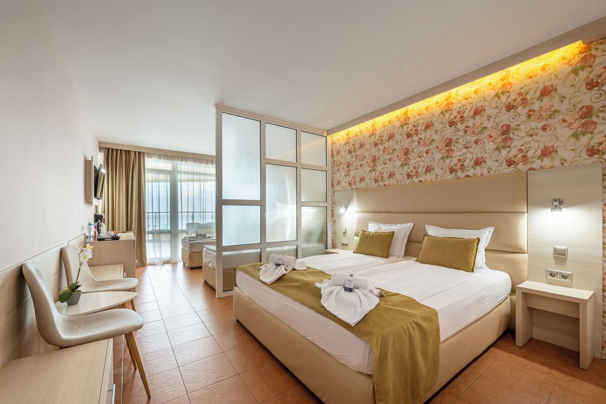 standard studio, balcony, sea view | 1 bedroom, premium bedding, minibar, blackout curtains