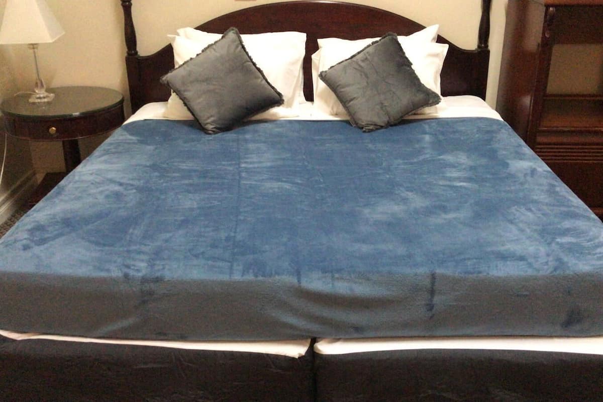 King Room Ensuite | Blackout drapes, WiFi (free), bed sheets