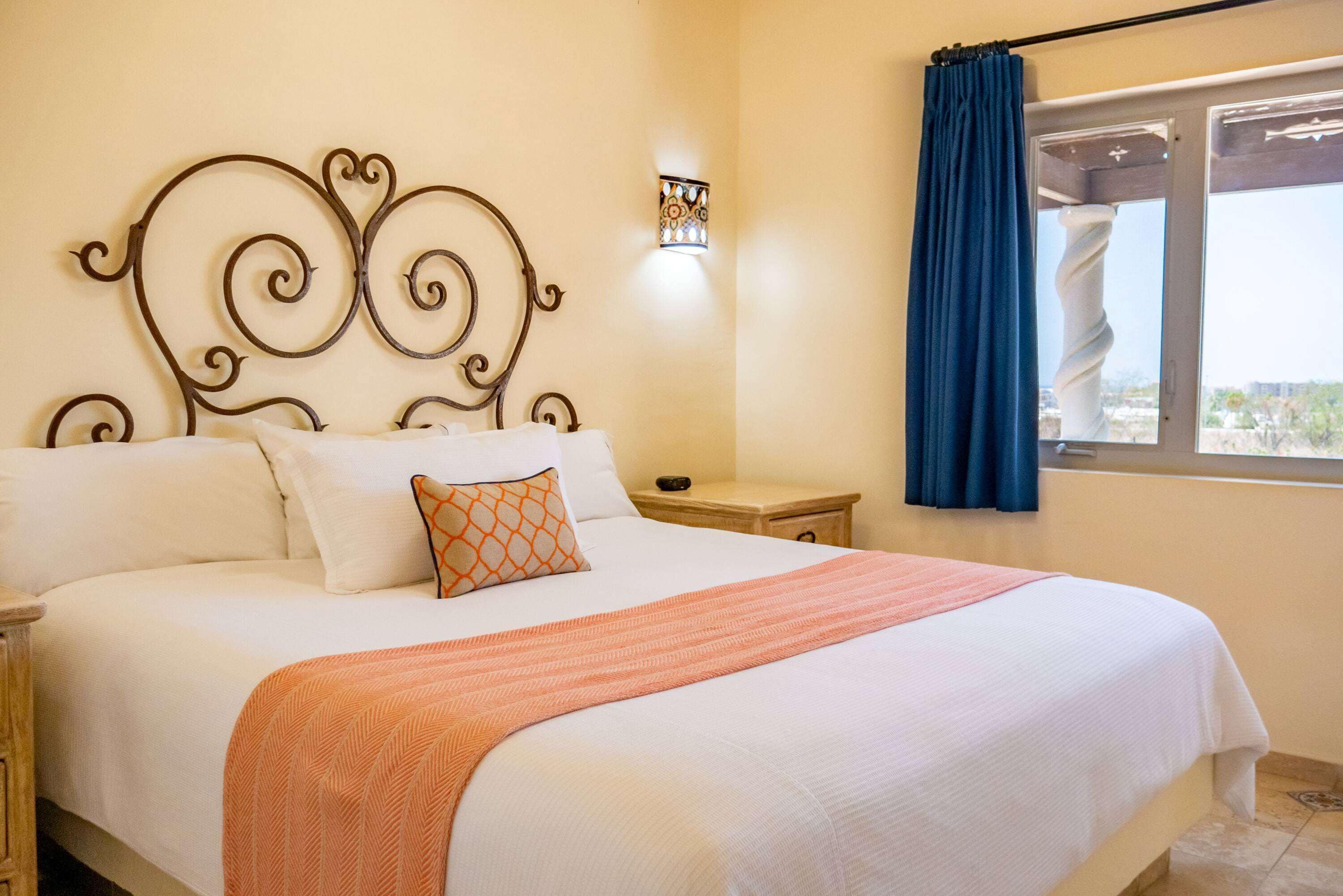 Ambassador, 2 Bedrooms,Sofa Bed, Kitchenette, Terrace | Frigobar, cofres nos quartos, individualmente mobiliados, escrivaninha