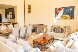 Minibar, in-room safe, individually furnished, desk - Los Cabos Golf Resort, Trademark Collection by Wyndham (Cabo San Lucas)