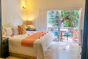 Minibar, caja de seguridad en la habitación y muebles diferentes 