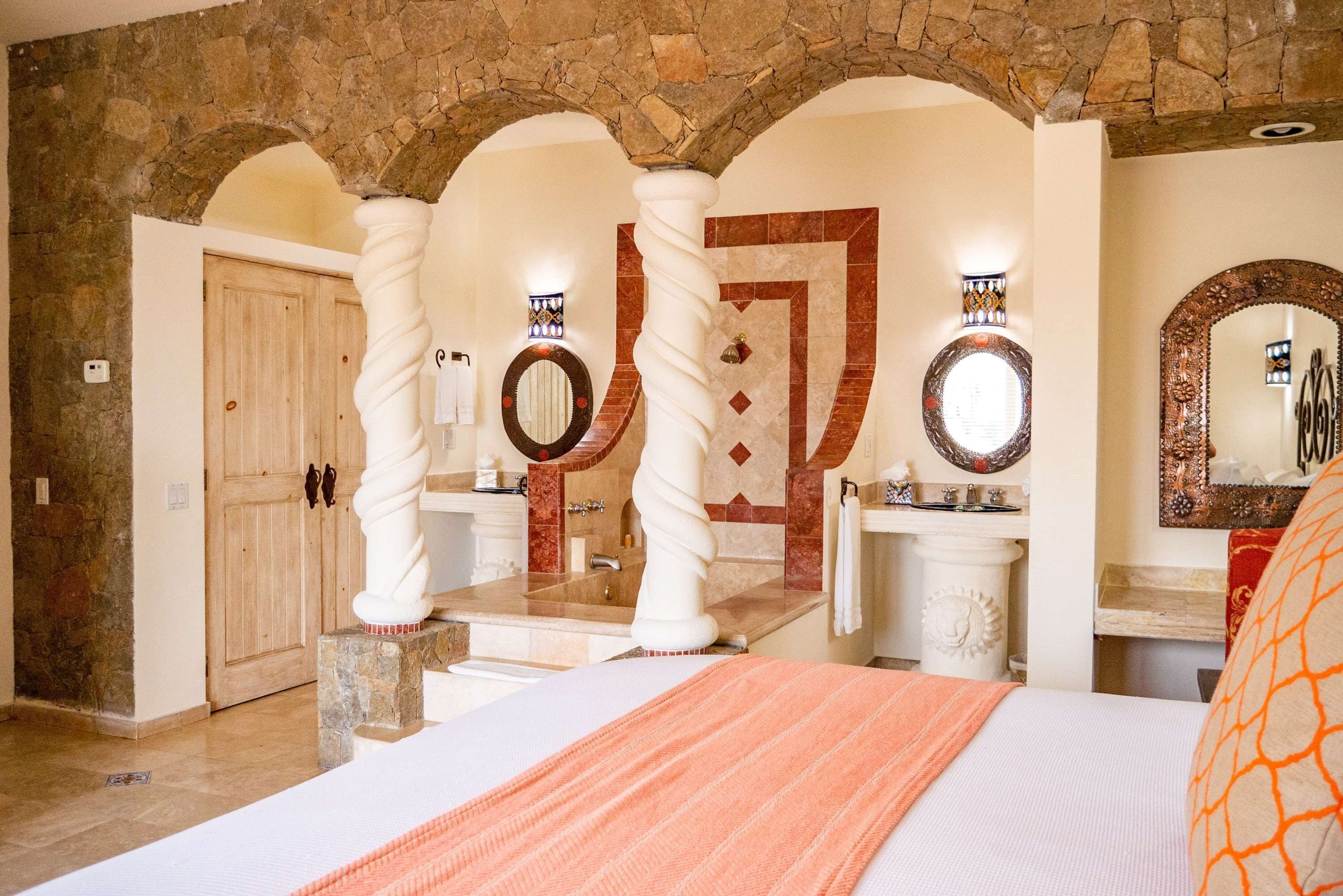 Minibar, caja de seguridad en la habitación y muebles diferentes 