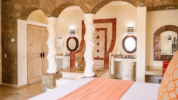 Minibar, caja de seguridad en la habitación y muebles diferentes