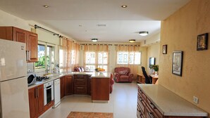 Két bảo mật tại phòng, nôi/giường cho trẻ sơ sinh (phụ phí) 