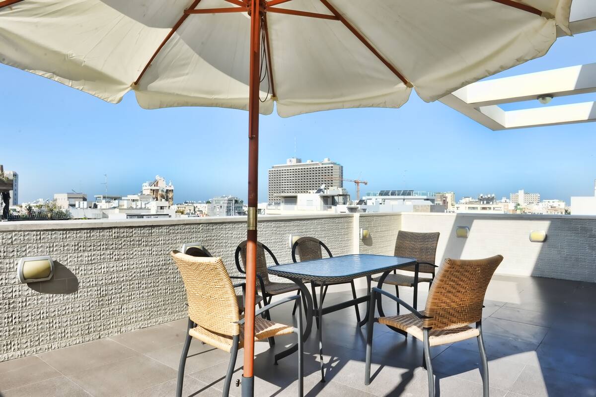 Penthouse Luxe, 1 chambre, balcon, vue ville | Coffres-forts dans les chambres, lits bébé (en supplément)