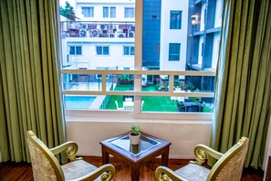 Chambre exécutive, 1 chambre, vue sur la piscine | Vue de la chambre