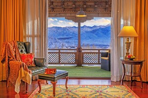 Luxury Suite | Minibar, in-room safe, individually decorated, individually furnished