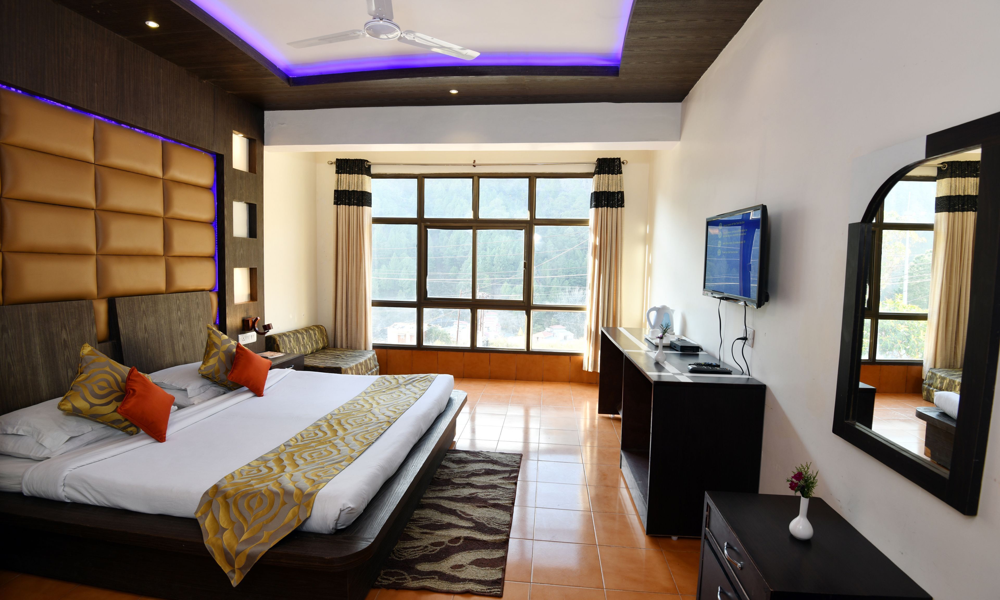 Premium bedding, desk, iron/ironing board, free WiFi