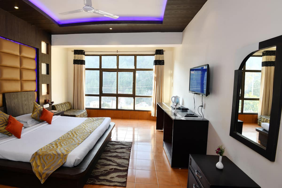 Literie de qualité supérieure, bureau, fer et planche à repasser