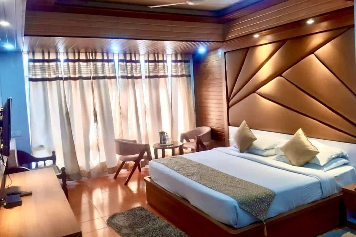 Literie de qualité supérieure, bureau, fer et planche à repasser