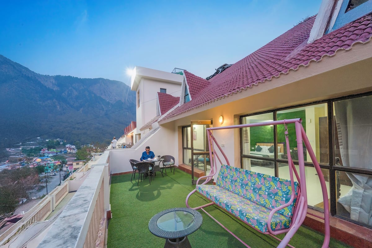 Family Suite, 2 Bedrooms, Mountain View | 1 bedroom, premium bedding, desk, iron/ironing board