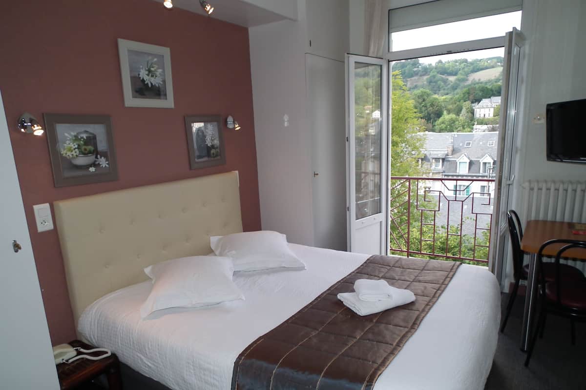 Standard Double Room | Premium bedding, in-room safe, desk, blackout curtains
