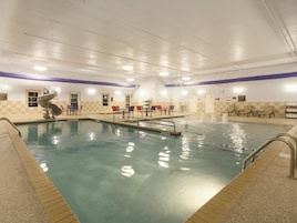 Una piscina cubierta
