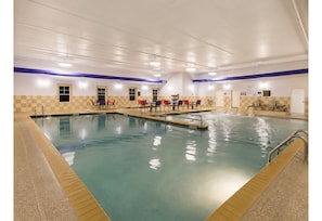 Indoor pool - La Quinta Inn & Suites by Wyndham Fargo-Medical Center (Fargo)