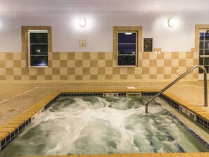 Indoor pool - La Quinta Inn & Suites by Wyndham Fargo-Medical Center (Fargo)