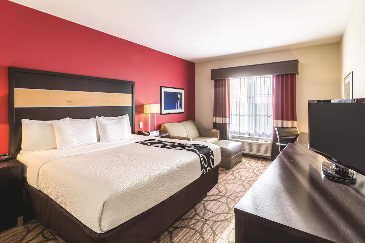 Room, 1 King Bed, Non Smoking | Premium bedding, down comforters, desk, blackout drapes