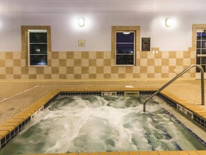 Indoor pool - La Quinta Inn & Suites by Wyndham Fargo-Medical Center (Fargo)
