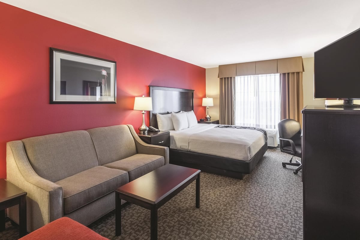 Premium bedding, down comforters, desk, blackout drapes