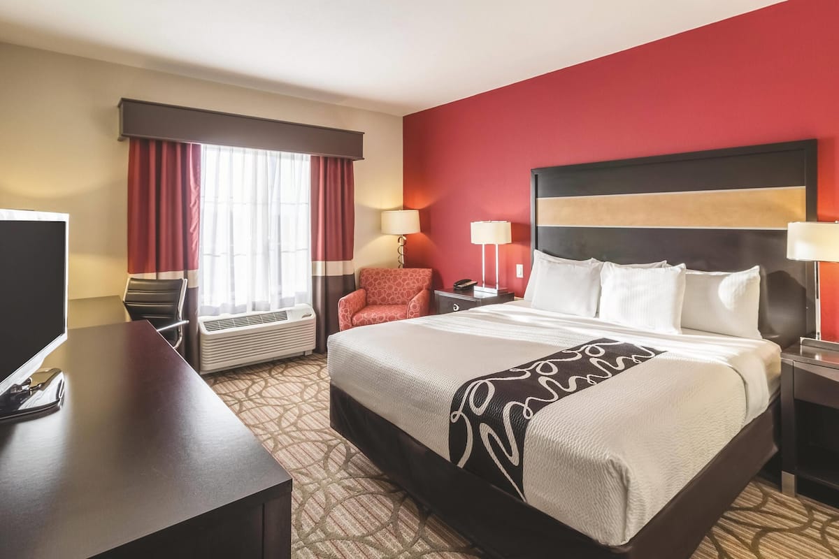 Room, 1 King Bed, Accessible, Non Smoking (Mobility, Roll-in Shower) | Premium bedding, down comforters, desk, blackout drapes