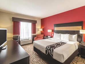 Room, 1 King Bed, Accessible, Non Smoking (Mobility, Roll-in Shower) | Premium bedding, down comforters, desk, blackout drapes - La Quinta Inn & Suites by Wyndham Fargo-Medical Center (Fargo)