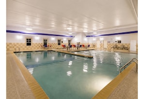 Indoor pool - La Quinta Inn & Suites by Wyndham Fargo-Medical Center (Fargo)