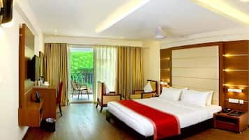 Phòng Premium | Két bảo mật tại phòng, bàn, màn/rèm cản sáng
