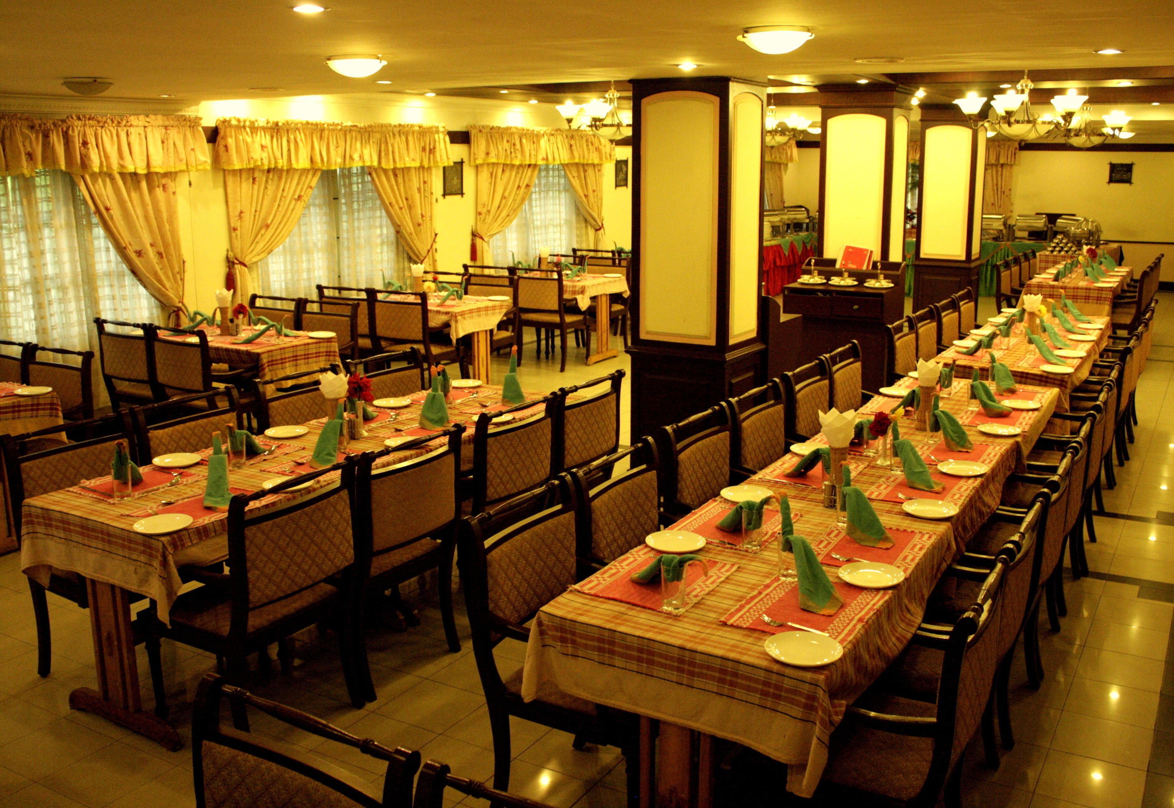 تقديم الإفطار والغداء والعشاء