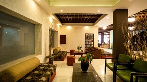 32-英寸LED 电视 （配备卫星频道）、电视