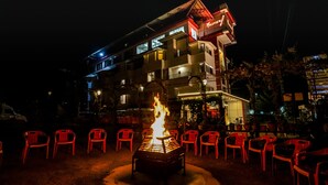 A building with a sign that reads "Millyview Munyar." - Hill View Munnar (Devikolam)