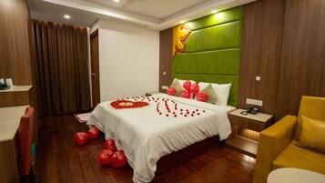 Deluxe Room | 1 bedroom, pillow-top beds, minibar, in-room safe