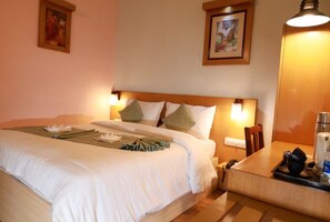Standard Room, 1 Double Bed, Non Smoking | 1 bedroom, pillow-top beds, minibar, in-room safe - Hill View Munnar (Devikolam)
