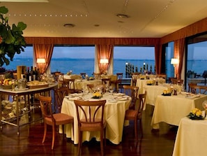 Breakfast, lunch, dinner served; Italian cuisine, garden views