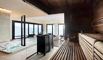 Salas de tratamientos para parejas, sauna, bañera de hidromasaje