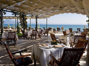 Breakfast, lunch, dinner served; Italian cuisine, garden views