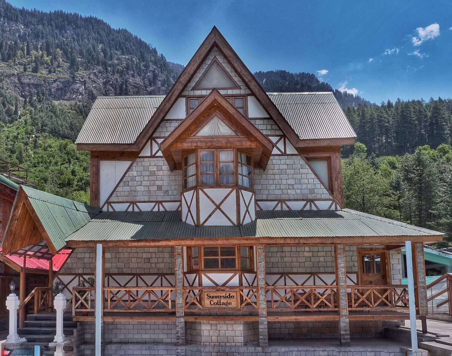 Sunny side cottage | Premium bedding, memory foam beds, minibar, in-room safe