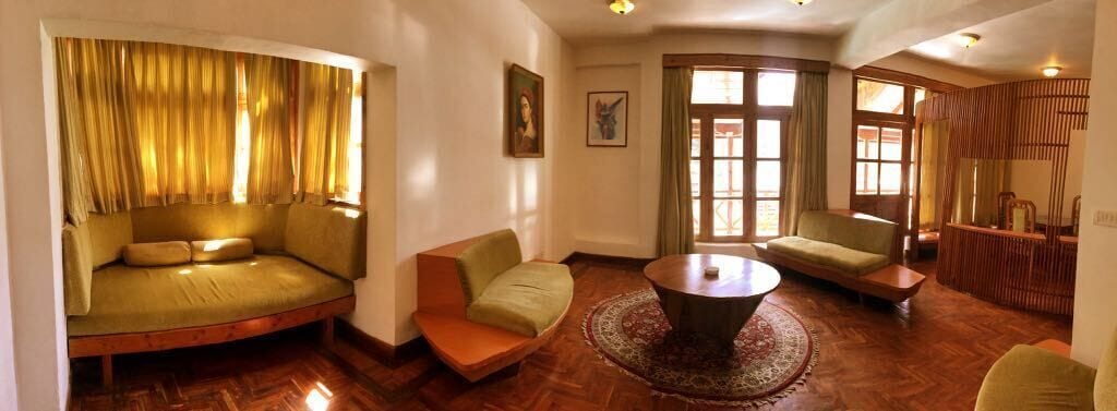 ラグジュアリー コテージ | リビング エリア | 32 インチの液晶テレビ (デジタル放送視聴可)、テレビ