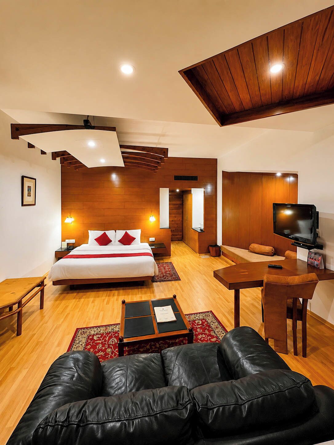 Habitación doble superior, 1 cama King size, balcón | Ropa de cama de alta calidad, camas con efecto memoria y minibar 